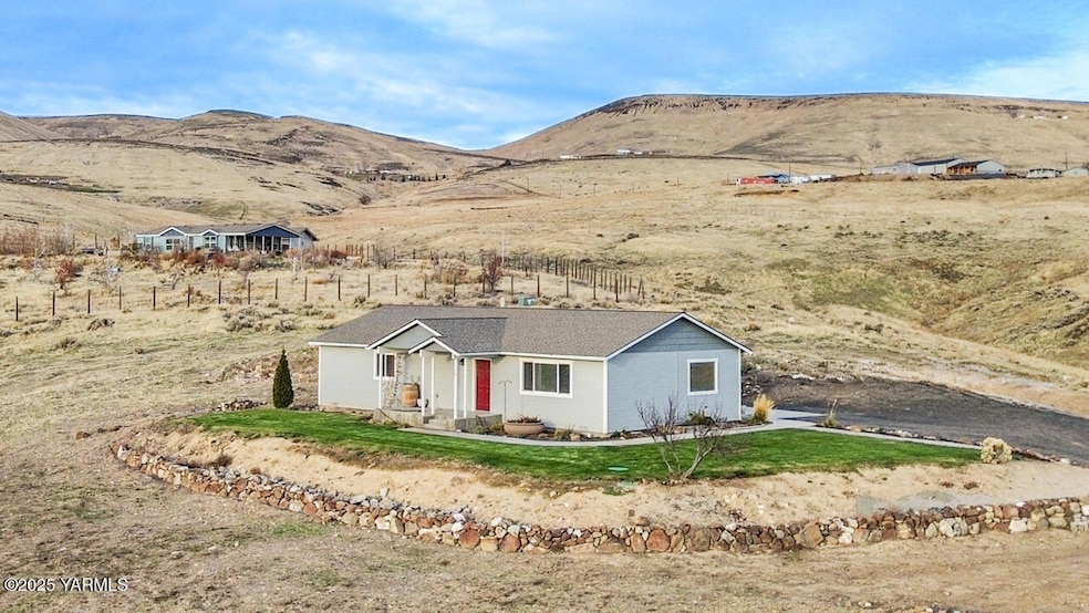 150 Solar Ln, Yakima, WA 98901 - photo 1