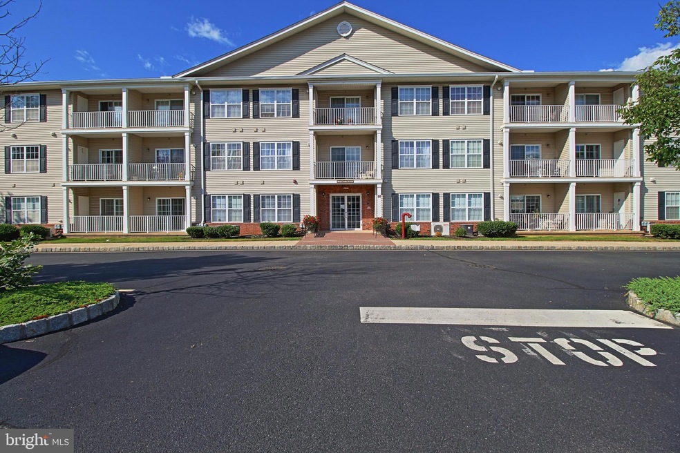 187 Liddle Ave unit C19, Edison, NJ 08837 - photo 1