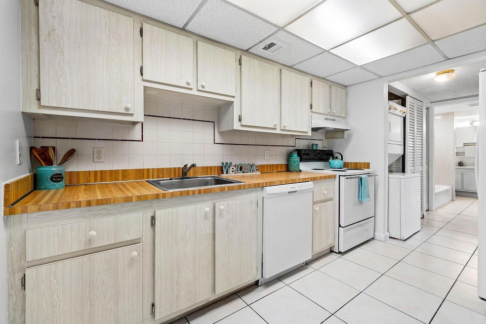 1876 Fairview Villas Dr unit 30, West Palm Beach, FL 33406 - photo 1