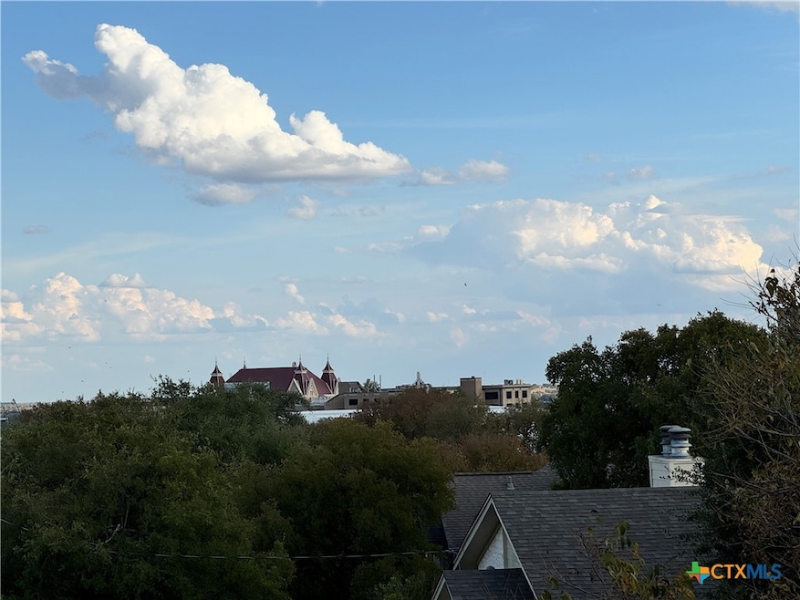 1013 Chestnut St unit D6, San Marcos, TX 78666 - photo 1