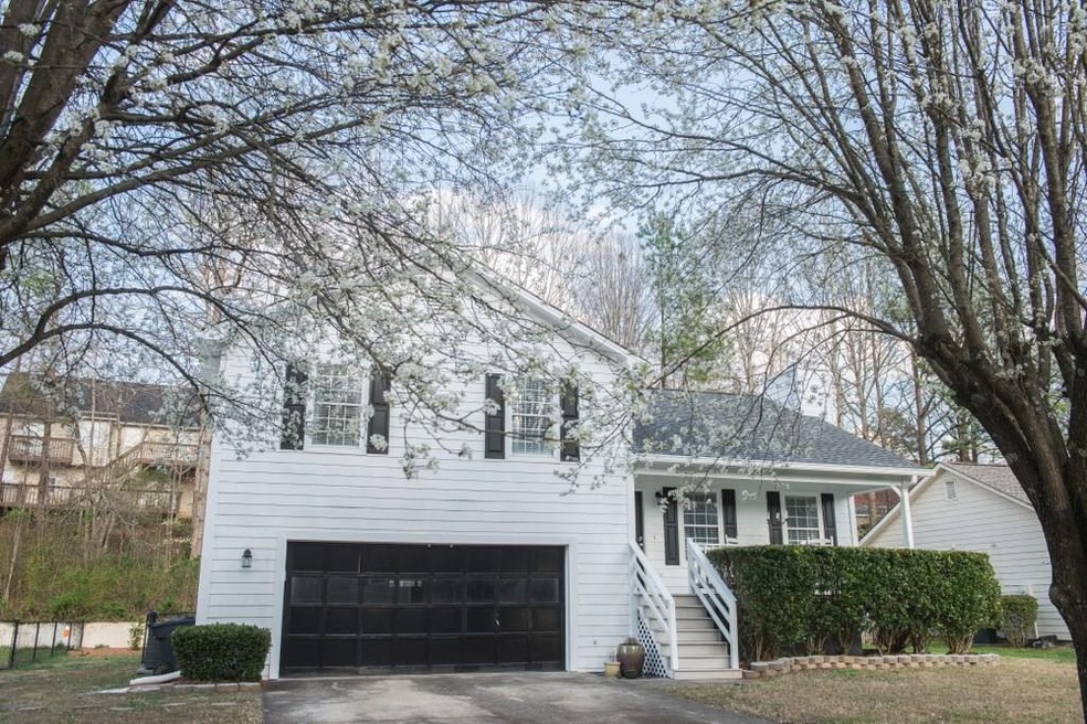 CHARMING FOUR BEDROOM HOME IN QUIET NEIGHBORHOOD O