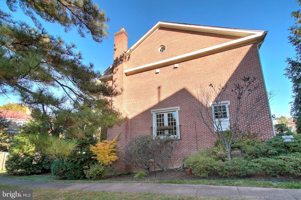 5928 Munson Ct, Falls Church, VA 22041 - photo 1