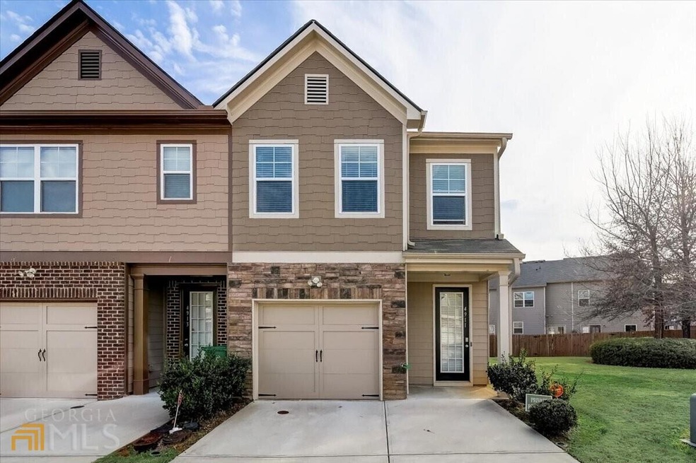 02-Longview Walk-002