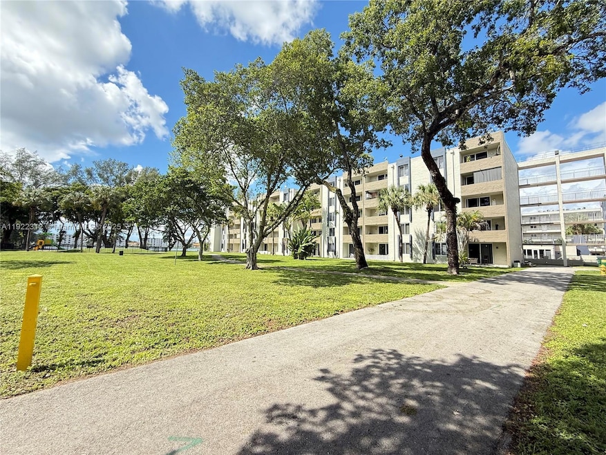 Samari Lake unit 2424, Hialeah, FL 33016 - photo 1