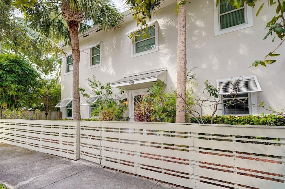 2105 SE 5th St unit 2105, Pompano Beach, FL 33062 - photo 1