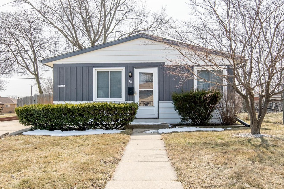 7101 W Villard-02
