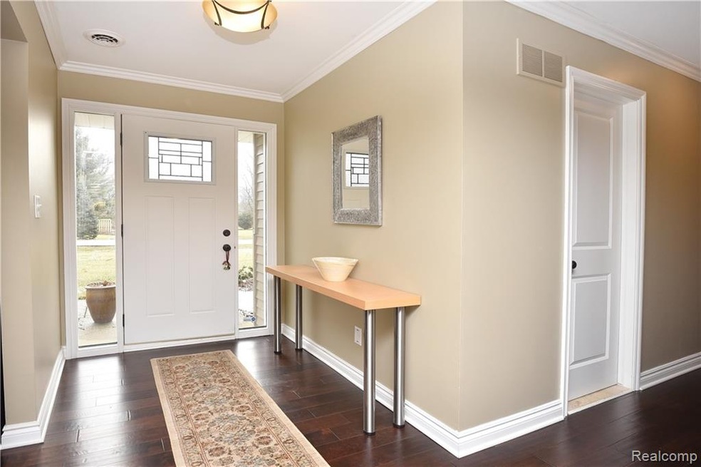 4220 Meadowlane Dr, Bloomfield Hills, MI 48304 - photo 1