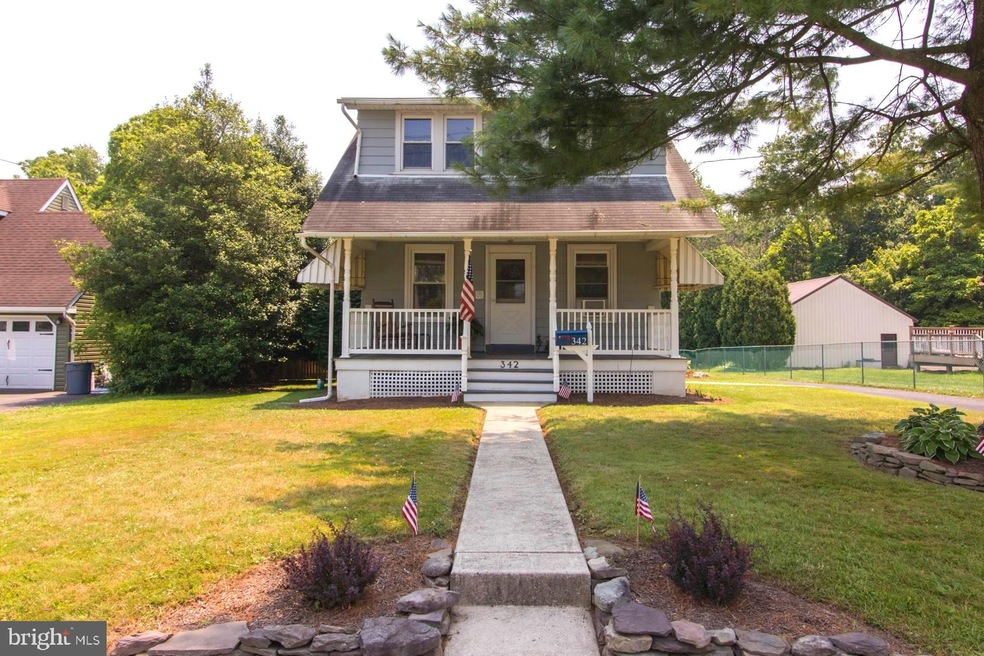 342 W Vine St, Hatfield, PA 19440 - photo 1