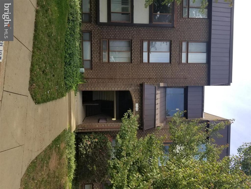 120 Roberts Ln unit 300, Alexandria, VA 22314 - photo 1