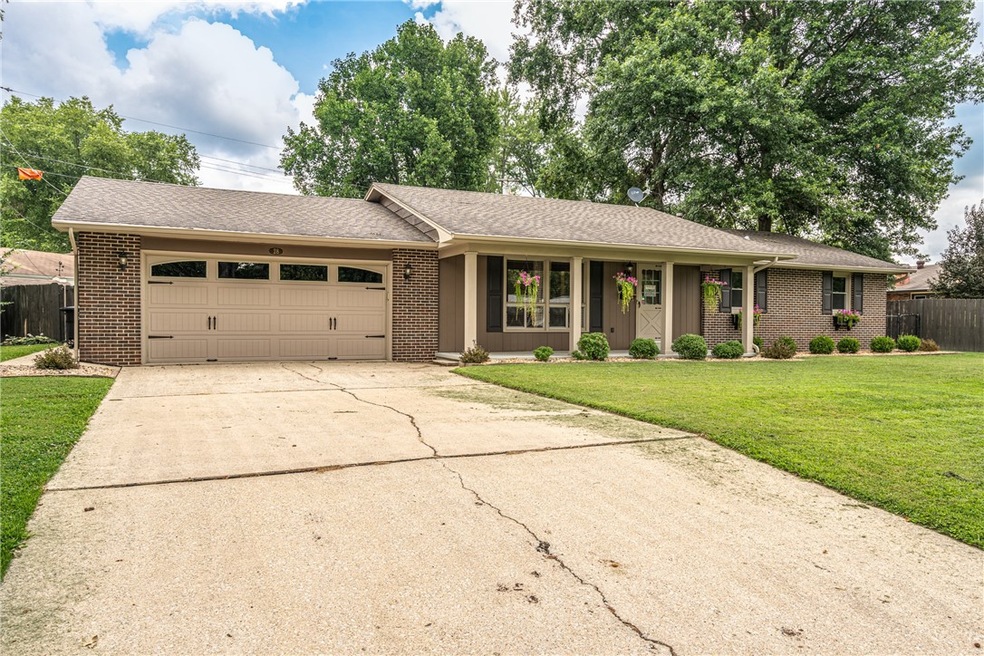 28 S Lakewood Dr, Effingham, IL 62401 - photo 1