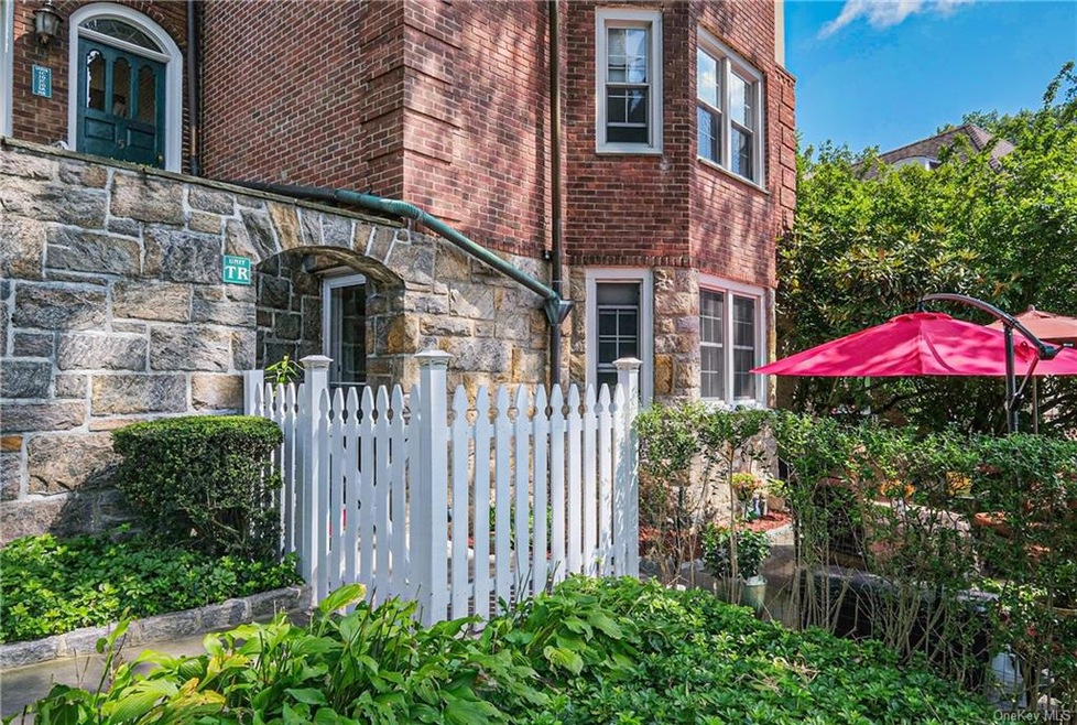 Scarsdale Country Estates unit TR, Scarsdale, NY 10583 - photo 1