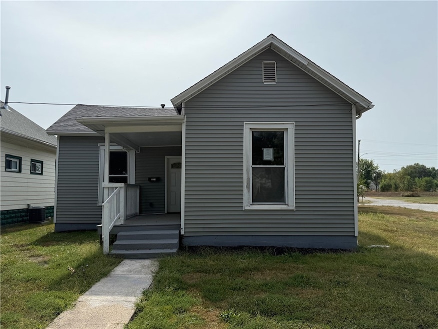 2221 Charleston Ave, Mattoon, IL 61938 - photo 1
