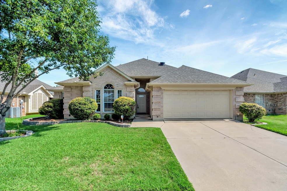 8416 Emerald Cir, North Richland Hills, TX 76180 - photo 1