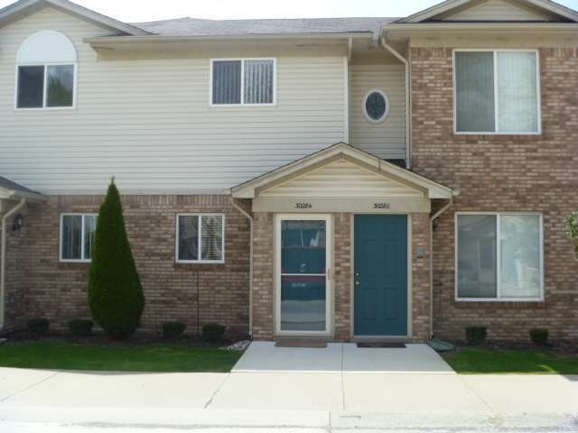 30284 Wedgewood Cir unit 44, Roseville, MI 48066 - photo 1
