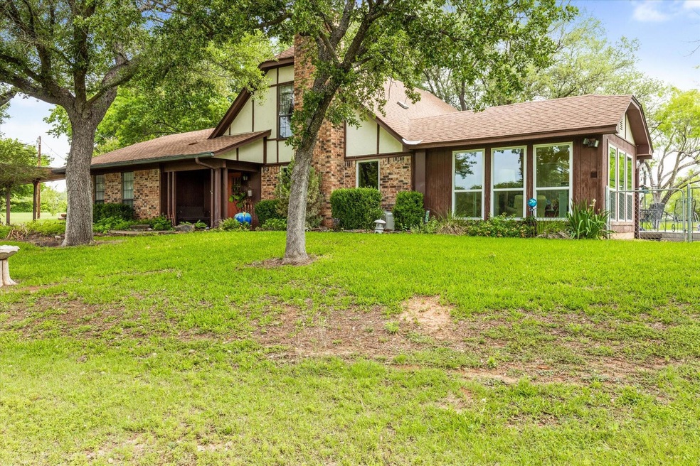 457 Shady Oak Dr, Weatherford, TX 76087 - photo 1