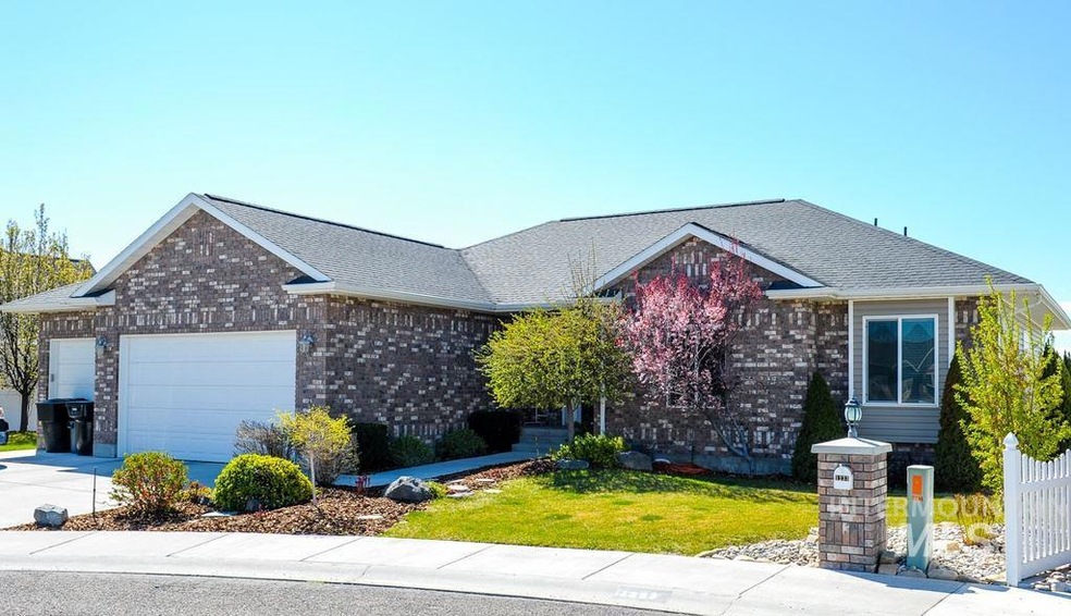 1233 Boardwalk Ct, Burley, ID 83318 - photo 1