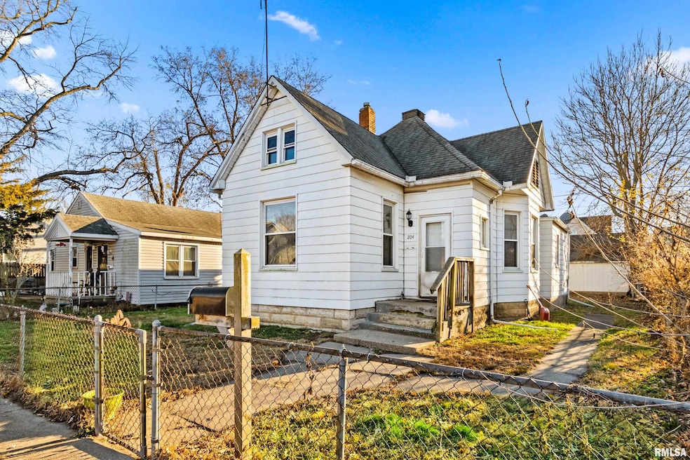 204 Catherine St, Pekin, IL 61554 - photo 1