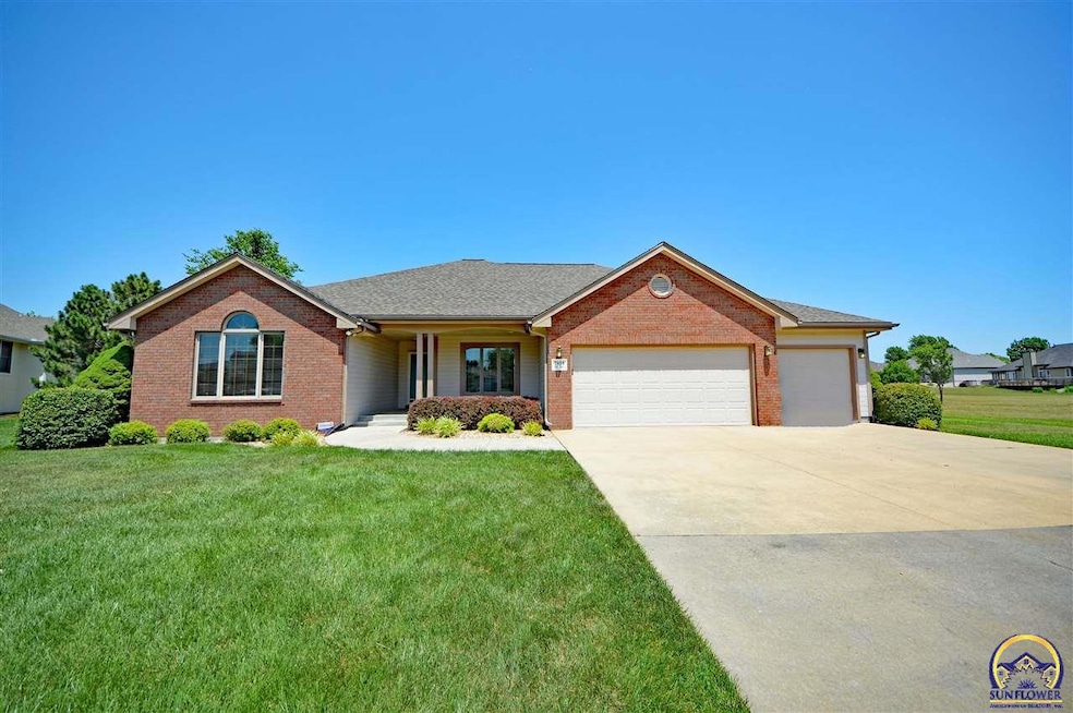 7834 SW 28th St, Topeka, KS 66614 - photo 1