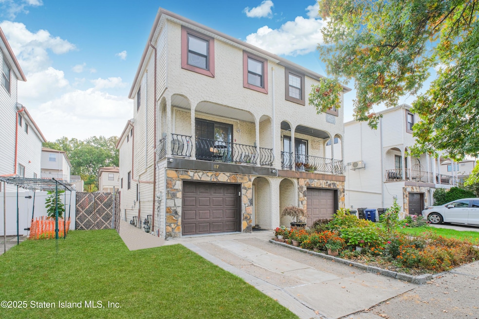 For Sale $765,000 • Co-Listing Agent