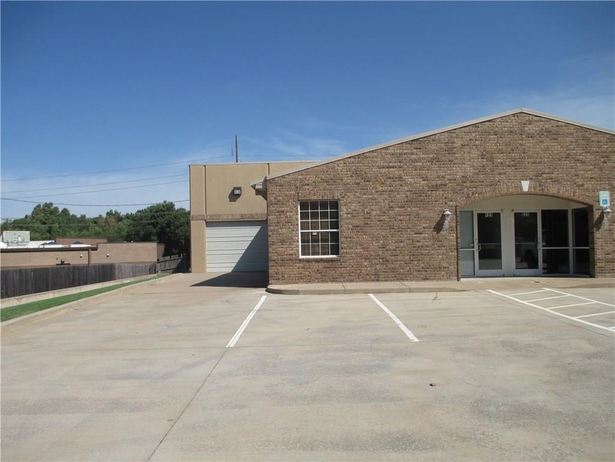 821 Royal Way, Edmond, OK 73034 - photo 1