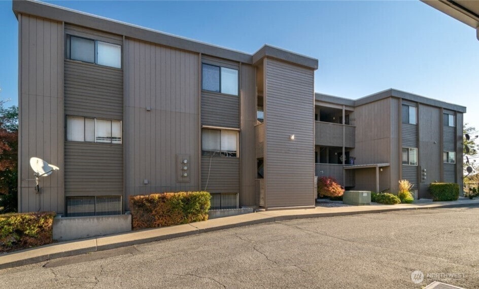 429 King St unit 323, Wenatchee, WA 98801 - photo 1