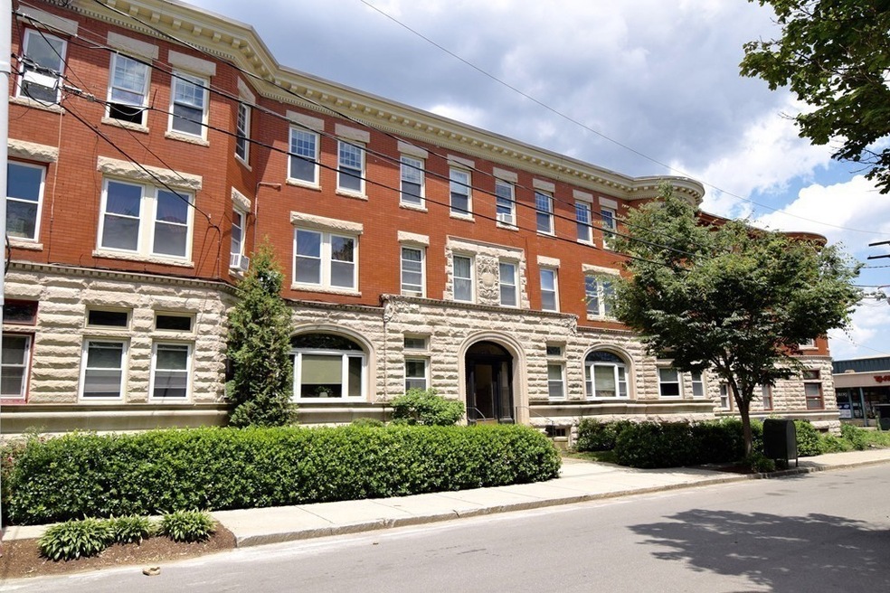 7 Verndale St unit 5, Brookline, MA 02446 - photo 1