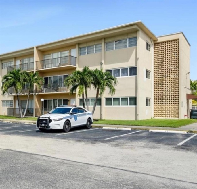 1400 NE 169th St unit 115, Miami, FL 33162 - photo 1