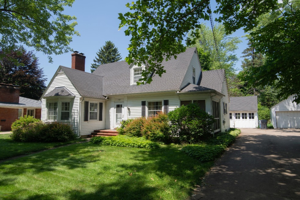 1327_Lakeway_01