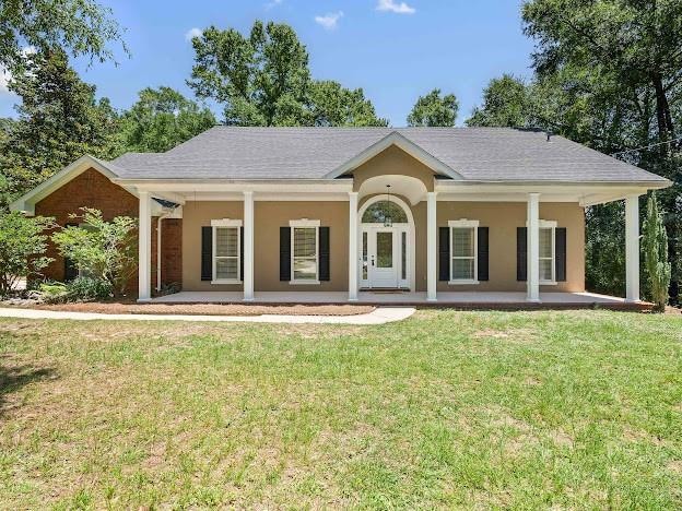 View of front of house featuring a front yard