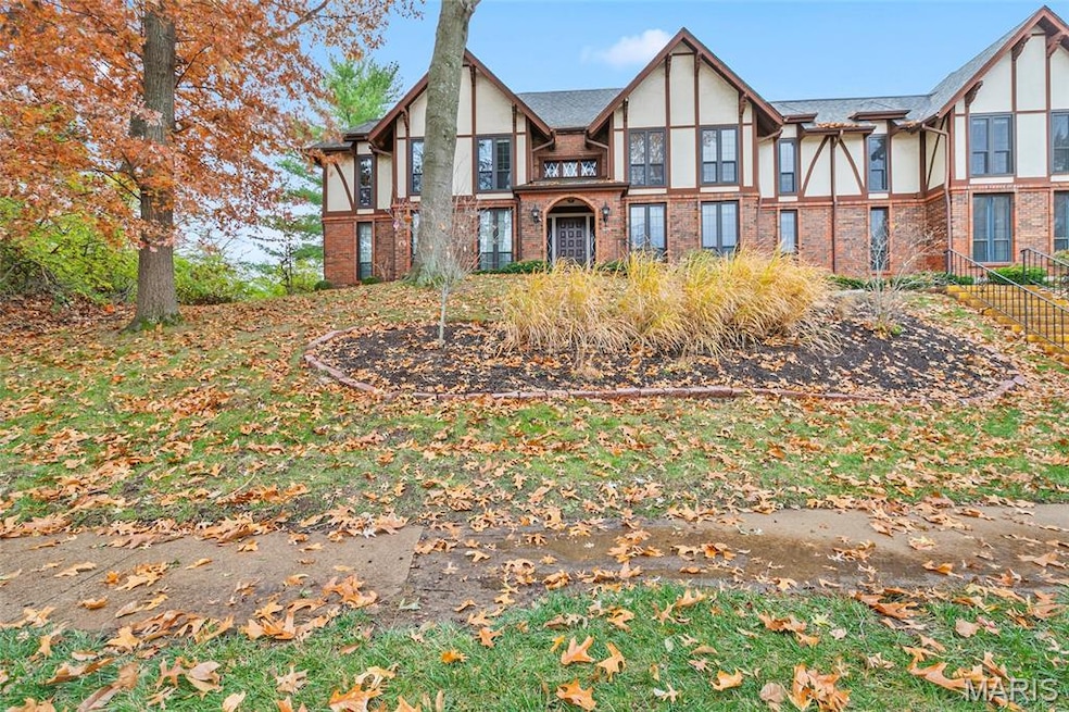 1026 Kehrs Mill Rd unit 4, Ballwin, MO 63011 - photo 1