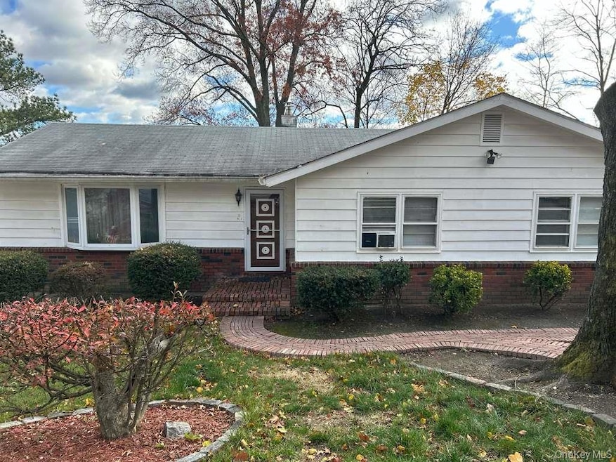 41 Rockingchair Rd, White Plains, NY 10607 - photo 1