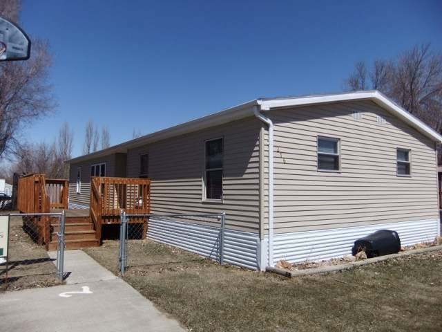 216 S Prairie Ln, Mandan, ND 58554 - photo 1