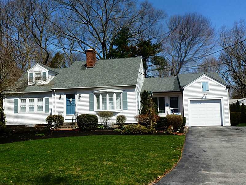 24 Edgewood Dr, Barrington, RI 02806 - photo 1