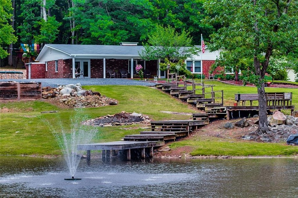 1069 Montley View Dr, Asheboro, NC 27205 - photo 1