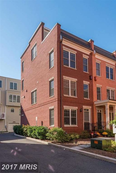 587 Regent Place NE, Washington, DC 20017 - photo 1