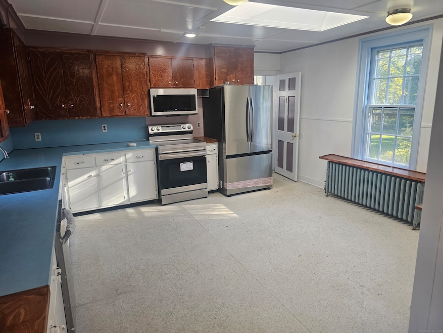 10 N Lake St, Litchfield, CT 06759 - photo 1