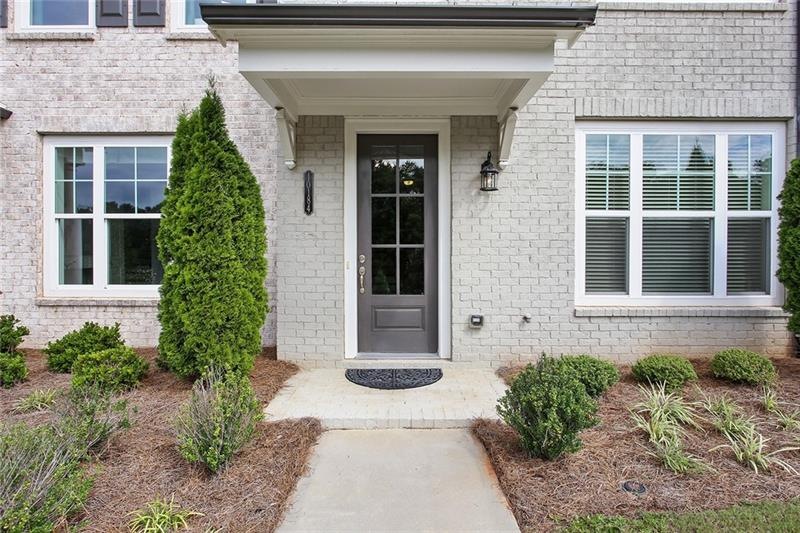 Welcome Home! Private entrance with Covered Doorwa