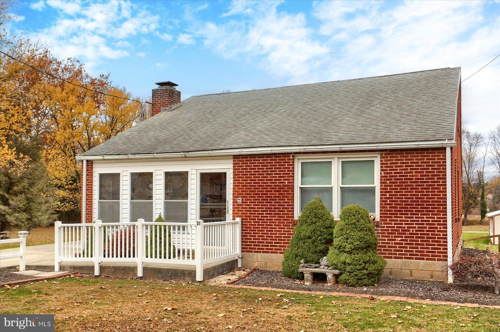 31 Springers Ln, New Cumberland, PA 17070 - photo 1