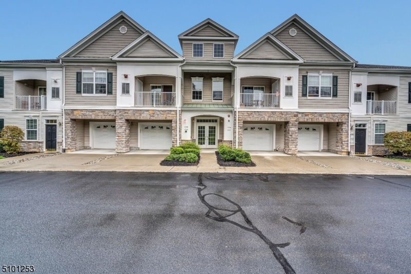 1304 Meadow Brook Ct unit 1304, Whippany, NJ 07981 - photo 1