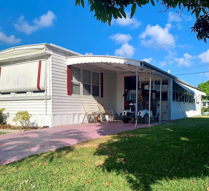 8165 SE Wren Ave, Hobe Sound, FL 33455 - photo 1