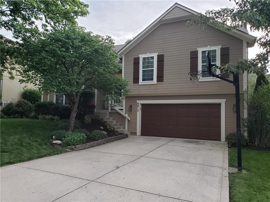 4815 Brownridge Dr, Shawnee, KS 66218 - photo 1