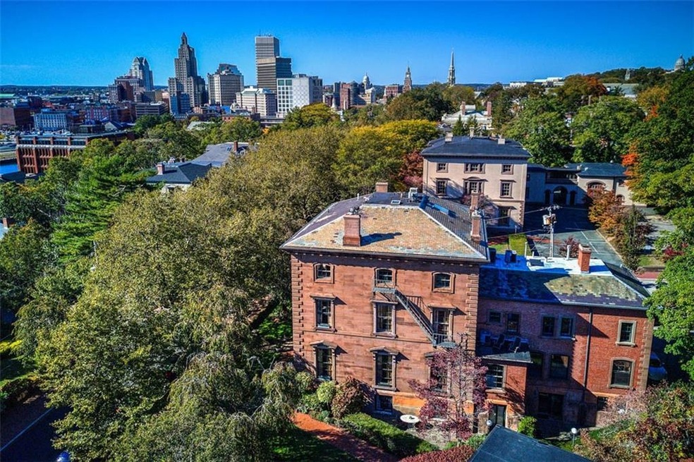 389 Benefit St unit 3, Providence, RI 02903 - photo 1