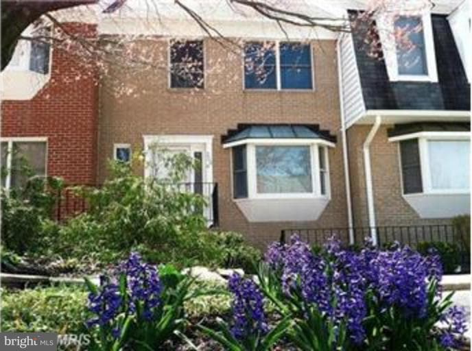 203B Locust St SE unit R, Vienna, VA 22180 - photo 1