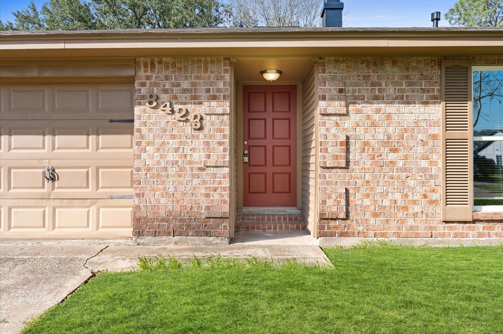 8423 Springtime Ln, Houston, TX 77075 - photo 1