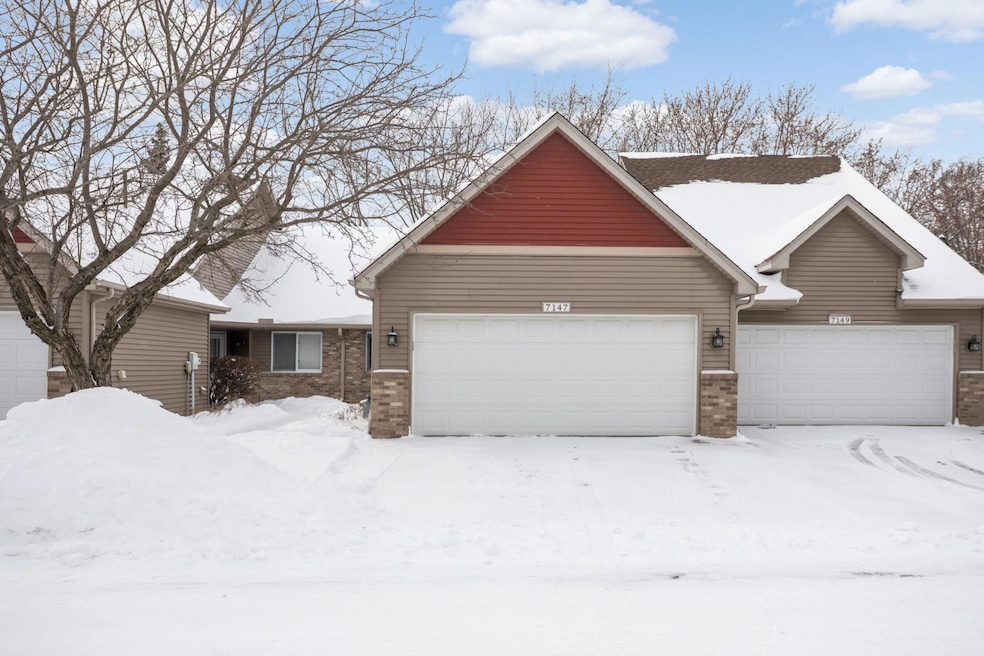 7147 Ivy Ridge Ct, Circle Pines, MN 55014 - photo 1