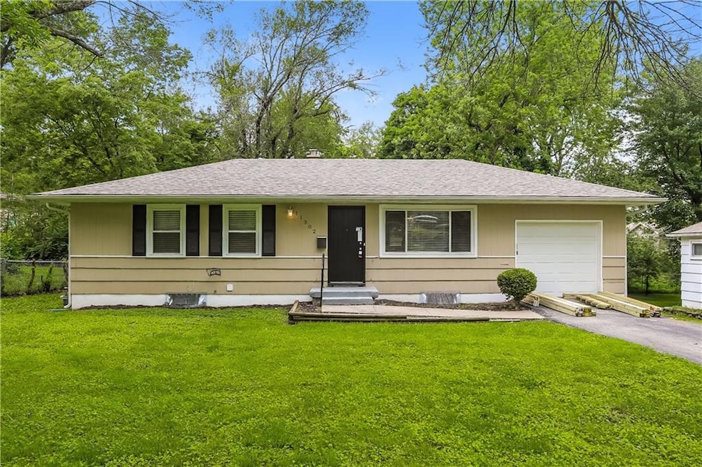 11302 Norton Ave, Kansas City, MO 64137 - photo 1