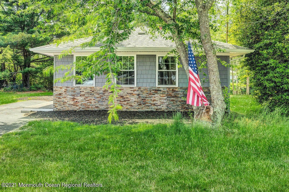 2129 Yorktowne Blvd, Toms River, NJ 08753 - photo 1