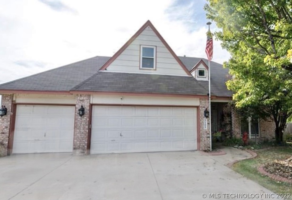 Charming Cul-De-Sac on  an extended sized lot
