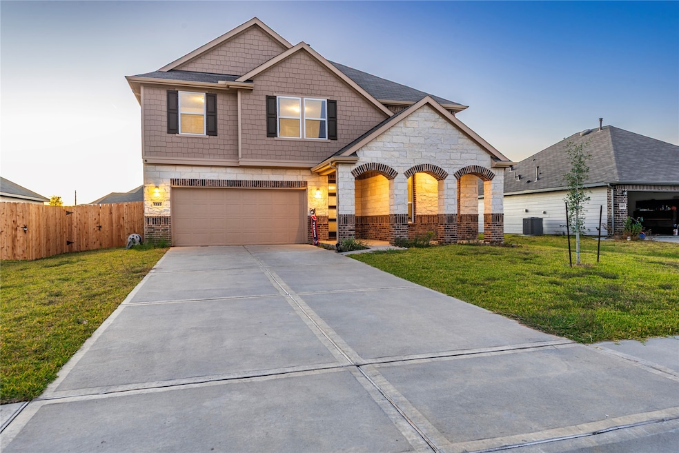 1323 Green Jay Ln, La Marque, TX 77568 - photo 1