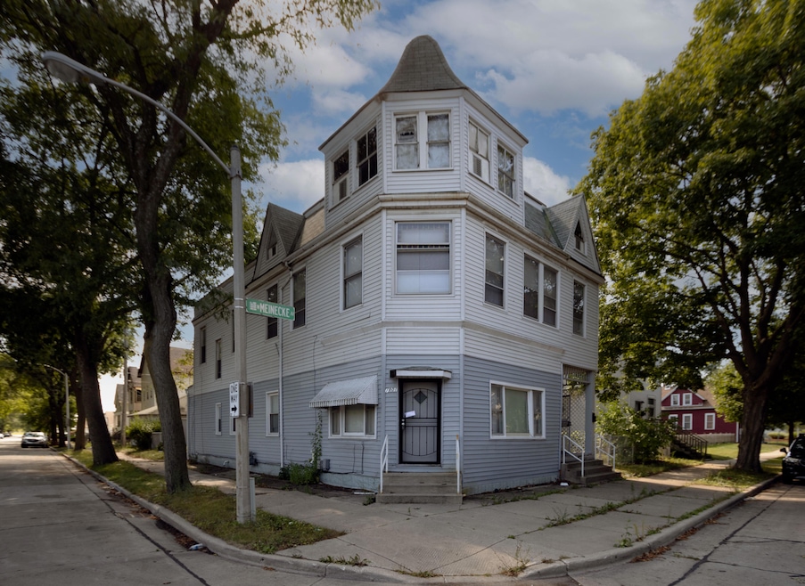 1801 W Meinecke Ave, Milwaukee, WI 53206 - photo 1